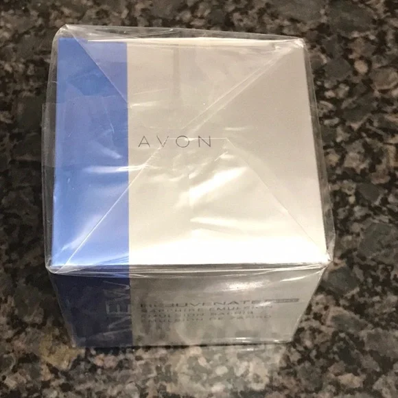 NEW Avon Rejuvenate Sapphire Emulsion night 50g - Picture 2 of 4
